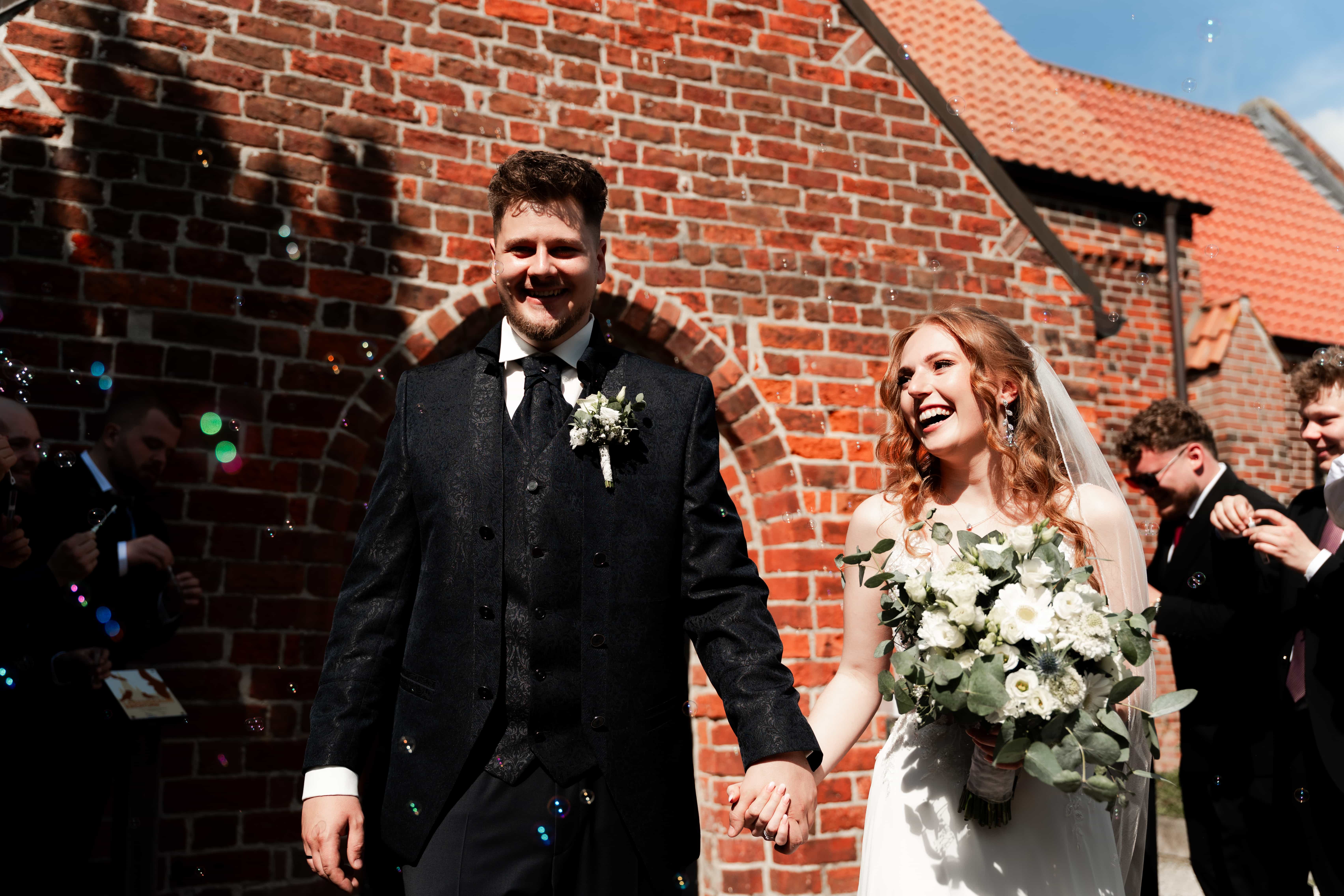 Hochzeitsfotograf Marie & David – Gäste feiern auf der Hochzeit